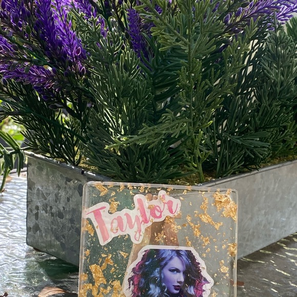 Taylor Swift Pink & Purple Portrait w Gold Flakes Resin Display Art & Mini Easel - Picture 16 of 16